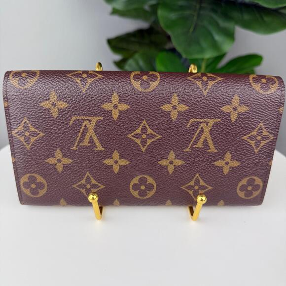B151💎✨Authentic  Louis Vuitton Sarah Wallet in Monogram Canvas - Picture 2 of 8